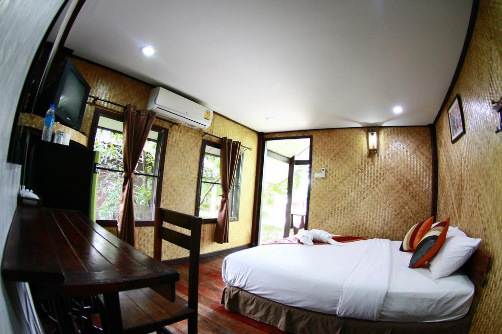 Tanita Lagoon Resort Udon Thani Zimmer foto