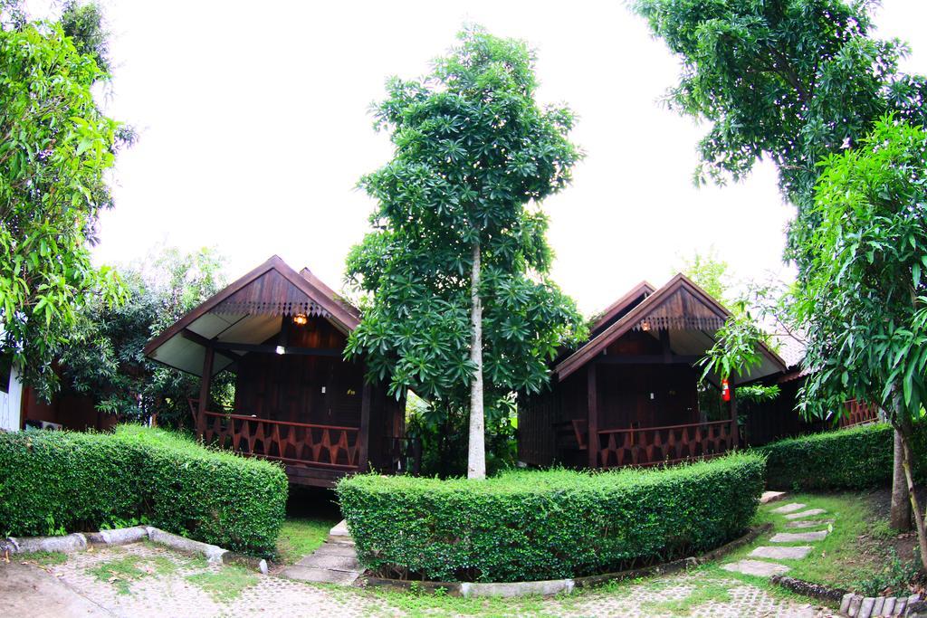 Tanita Lagoon Resort Udon Thani Zimmer foto